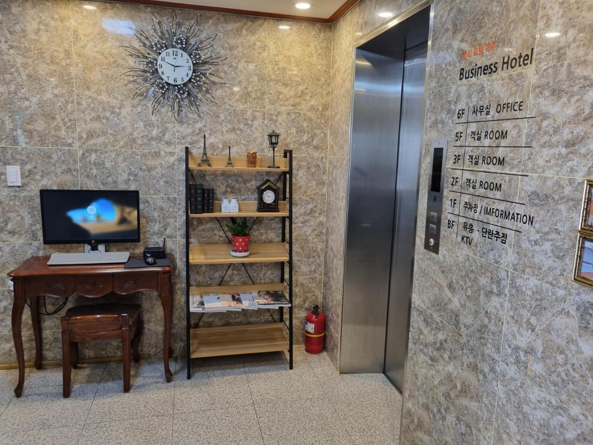 Charlie Hotel جيجو المظهر الخارجي الصورة